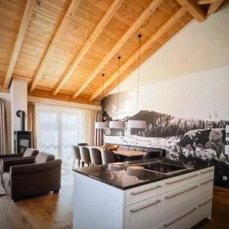 Ferienhaus Cozy 5br Chalet W Jacuzzi And Balcony Wald am Arlberg